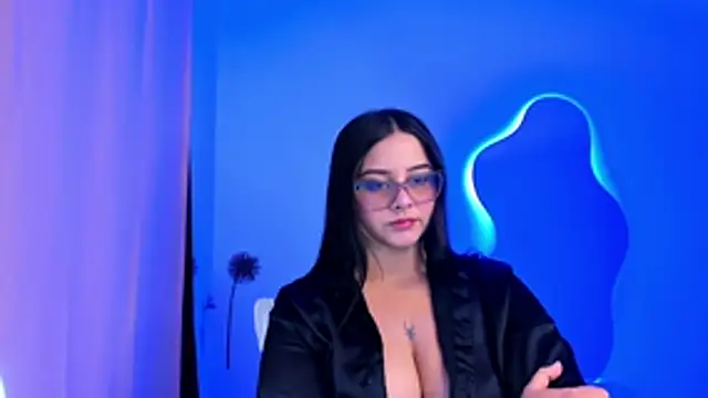 Snapshot of val_ferrer chatting on October 7, 2025, 2:45 am val ferrer online show from October 7, 2025, 2:45 am