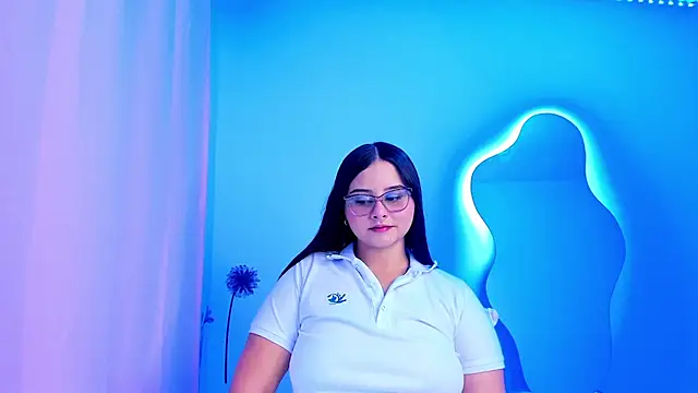 Snapshot of val_ferrer chatting on October 5, 2025, 12:56 am val ferrer online show from October 5, 2025, 12:56 am