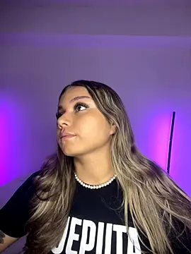 AnnyLopezzz  online show from September 13, 2025, 8:31 pm