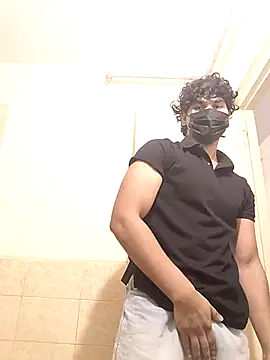 Snapshot of Goodmens5 chatting on November 17, 2025, 2:10 pm Goodmens5 online show from November 17, 2025, 2:10 pm