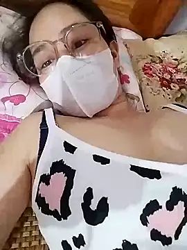 Snapshot of HELEN686 chatting on September 16, 2025, 5:03 pm HELEN686 online show from September 16, 2025, 5:03 pm