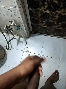 Leon hot33 online show from April 8, 2026, 2:07 pm