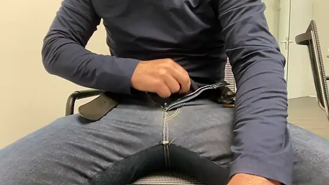 Snapshot of harrys74 chatting on October 13, 2025, 9:11 am harrys74 online show from October 13, 2025, 9:11 am