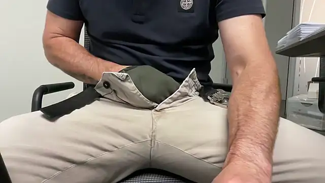 Snapshot of harrys74 chatting on September 15, 2025, 5:24 pm harrys74 online show from September 15, 2025, 5:24 pm