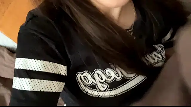 Snapshot of Leaf_Unto chatting on November 13, 2025, 11:36 am Leaf Unto online show from November 13, 2025, 11:36 am