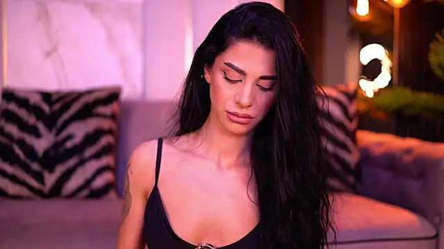 ArinaCarter online show from October 28, 2025, 6:18 pm