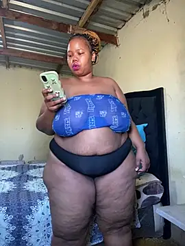 Snapshot of Curvycandy95 chatting on July 6, 2026, 8:10 am Curvycandy95 online show from July 6, 2026, 8:10 am