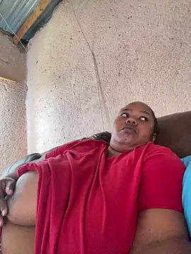 Curvycandy95 online show from April 19, 2026, 4:19 pm