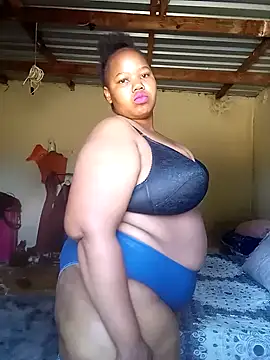 Snapshot of Curvycandy95 chatting on October 5, 2025, 7:54 am Curvycandy95 online show from October 5, 2025, 7:54 am
