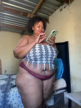 Snapshot of Curvycandy95 chatting on July 17, 2026, 7:38 am Curvycandy95 online show from July 17, 2026, 7:38 am