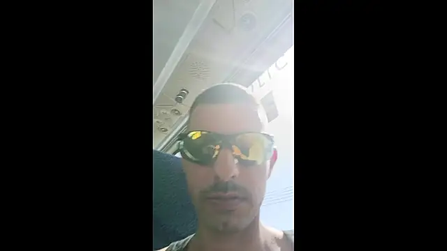 Snapshot of Greek_crazy_couple chatting on October 1, 2025, 9:14 am Greek crazy couple online show from October 1, 2025, 9:14 am