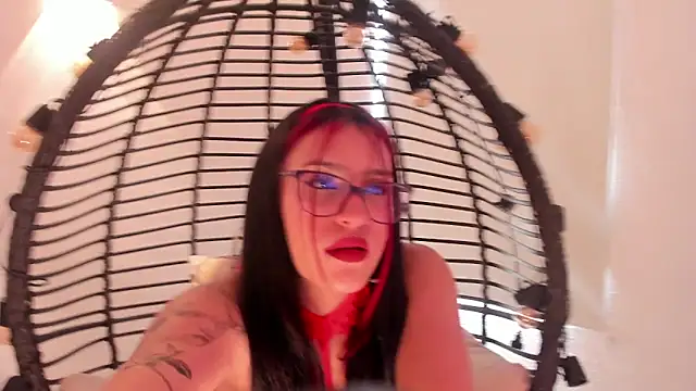 Snapshot of IssisSmith chatting on September 17, 2025, 8:11 pm IssisSmith online show from September 17, 2025, 8:11 pm