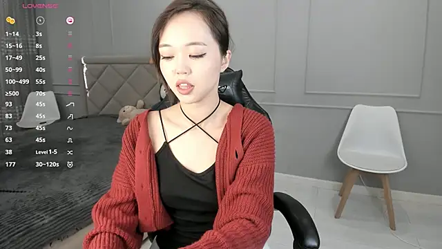 Yunleah online show from October 7, 2025, 2:45 am