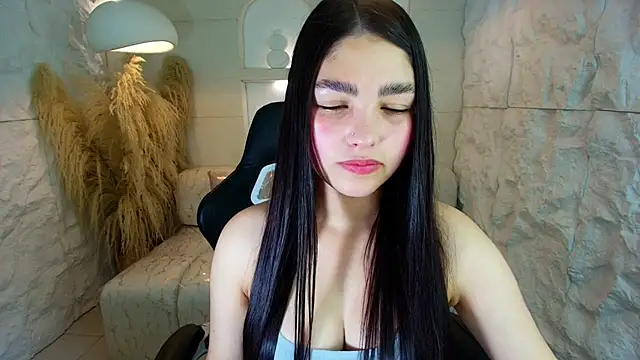 Snapshot of luna__r chatting on October 16, 2025, 7:33 pm luna r online show from October 16, 2025, 7:33 pm