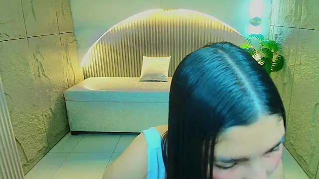 Snapshot of luna__r chatting on October 15, 2025, 12:24 pm luna r online show from October 15, 2025, 12:24 pm