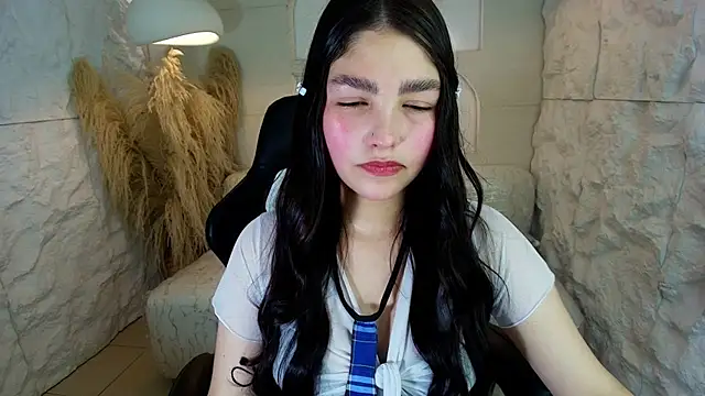 Snapshot of luna__r chatting on October 11, 2025, 7:59 pm luna r online show from October 11, 2025, 7:59 pm
