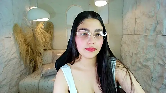 Snapshot of luna__r chatting on October 16, 2025, 12:30 am luna r online show from October 16, 2025, 12:30 am