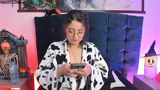 Snapshot of Milu04__ chatting on October 7, 2025, 1:01 pm Milu04 online show from October 7, 2025, 1:01 pm