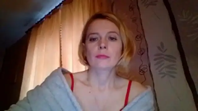 Snapshot of LiluXRose chatting on October 25, 2025, 10:47 am LiluXRose online show from October 25, 2025, 10:47 am