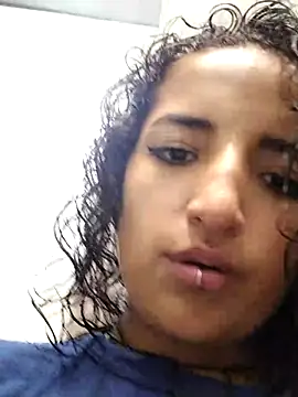 Snapshot of luna_love_xoxo chatting on November 12, 2025, 2:15 am luna love xoxo online show from November 12, 2025, 2:15 am