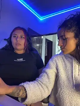 Snapshot of luna_love_xoxo chatting on September 12, 2025, 2:23 am luna love xoxo online show from September 12, 2025, 2:23 am