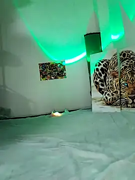 Snapshot of luna_love_xoxo chatting on November 8, 2025, 1:53 am luna love xoxo online show from November 8, 2025, 1:53 am