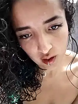 Snapshot of luna_love_xoxo chatting on December 4, 2025, 3:16 am luna love xoxo online show from December 4, 2025, 3:16 am