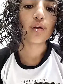 Snapshot of luna_love_xoxo chatting on September 21, 2025, 11:43 pm luna love xoxo online show from September 21, 2025, 11:43 pm