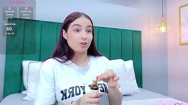 Ashley Evans22 online show from April 6, 2026, 8:21 pm