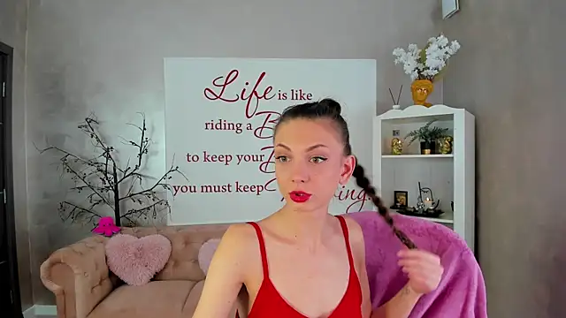 ReynaTheVixen online show from October 22, 2025, 4:39 pm