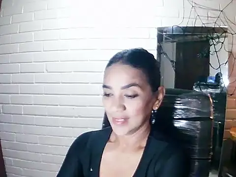 MiiaVelasquez online show from October 23, 2025, 4:22 am