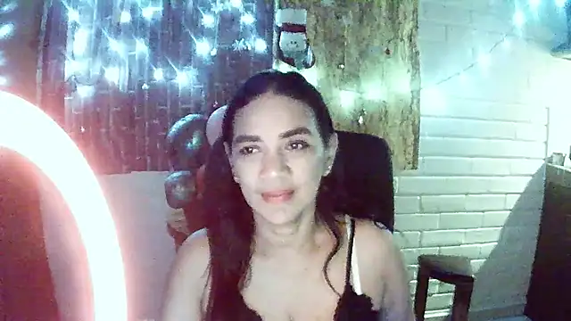 MiiaVelasquez online show from December 18, 2025, 4:17 am
