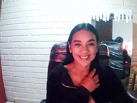 MiiaVelasquez online show from November 10, 2025, 4:06 am