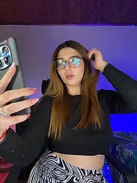 CoraVibes online show from September 18, 2025, 7:39 pm