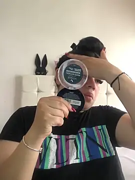 Snapshot of Kuromy_x chatting on February 9, 2026, 6:17 pm Kuromy x online show from February 9, 2026, 6:17 pm