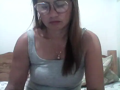 nathalie0045 online show from March 18, 2026, 10:43 pm