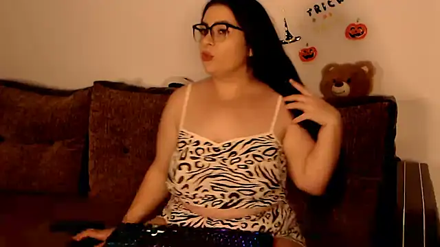 Snapshot of SpecialMonique chatting on October 21, 2025, 9:25 pm SpecialMonique online show from October 21, 2025, 9:25 pm
