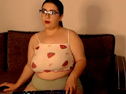 Snapshot of SpecialMonique chatting on October 6, 2025, 11:05 pm SpecialMonique online show from October 6, 2025, 11:05 pm