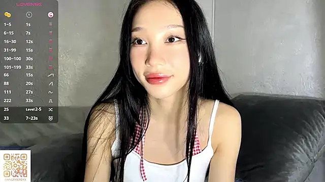 Snapshot of LezlieGreet chatting on October 2, 2025, 8:18 am LezlieGreet online show from October 2, 2025, 8:18 am