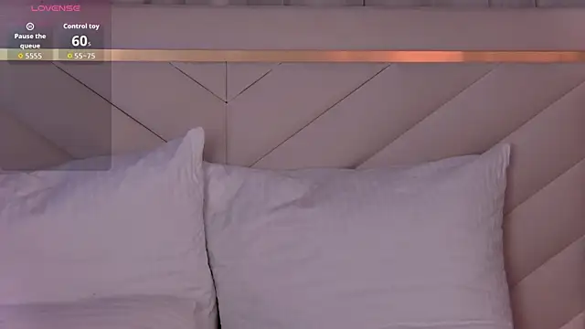 Snapshot of RemyLoon chatting on December 21, 2025, 3:25 pm RemyLoon online show from December 21, 2025, 3:25 pm