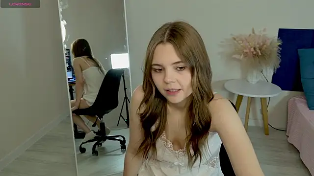 LeksaLove online show from October 30, 2025, 6:05 pm