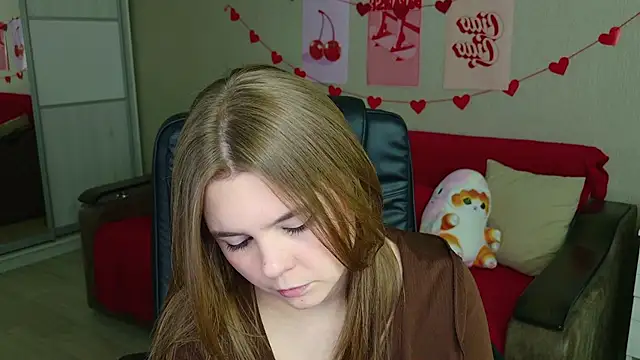 LeksaLove online show from April 15, 2026, 5:06 pm