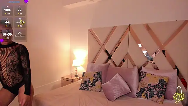 cloemorwen online show from November 17, 2025, 4:05 am