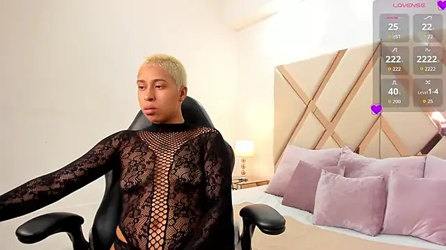 cloemorwen online show from October 7, 2025, 10:00 pm