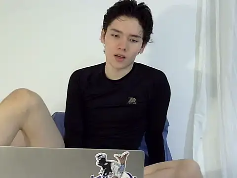Snapshot of boxedtwink18 chatting on October 22, 2025, 3:39 am boxedtwink18 online show from October 22, 2025, 3:39 am