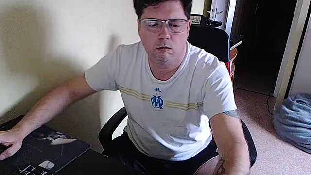 blueandwhite1 online show from February 21, 2025, 3:32 pm