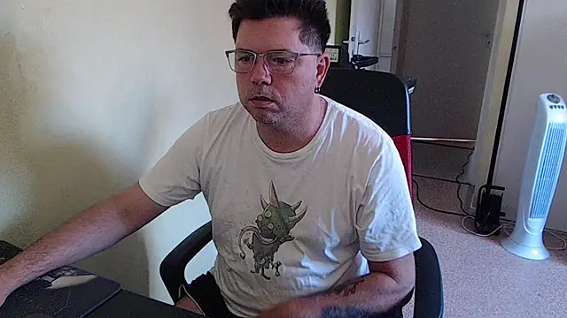 blueandwhite1 online show from September 17, 2025, 7:32 am