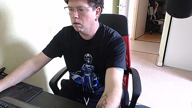 blueandwhite1 online show from March 13, 2026, 3:17 pm