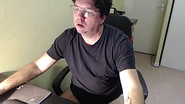 Snapshot of blueandwhite1 chatting on January 13, 2026, 5:28 pm blueandwhite1 online show from January 13, 2026, 5:28 pm