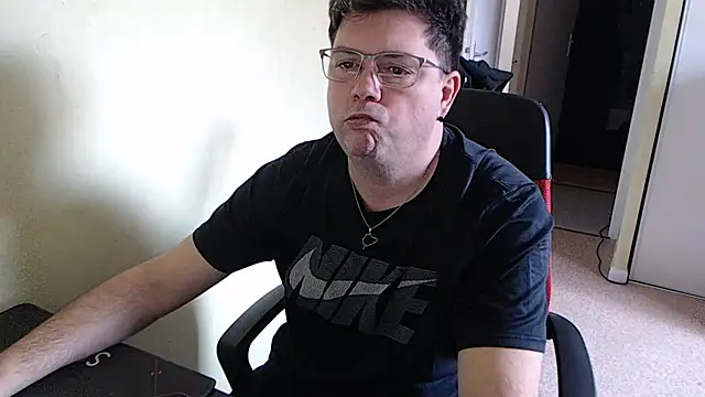 blueandwhite1 online show from February 1, 2025, 12:58 pm